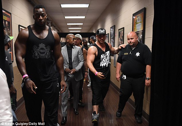 Floyd Mayweather's Bodyguards: Who Protects the World's Highest-Earning Boxer?