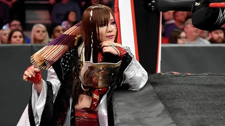 Whats the Deal with Kairi Sanes Attire? From Pirate Princess to the Ring.