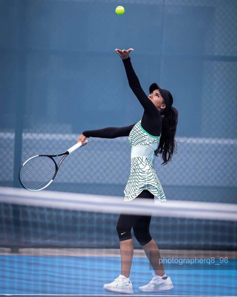 Yara Alhogbani: Saudi Arabias Tennis Ace Making Waves