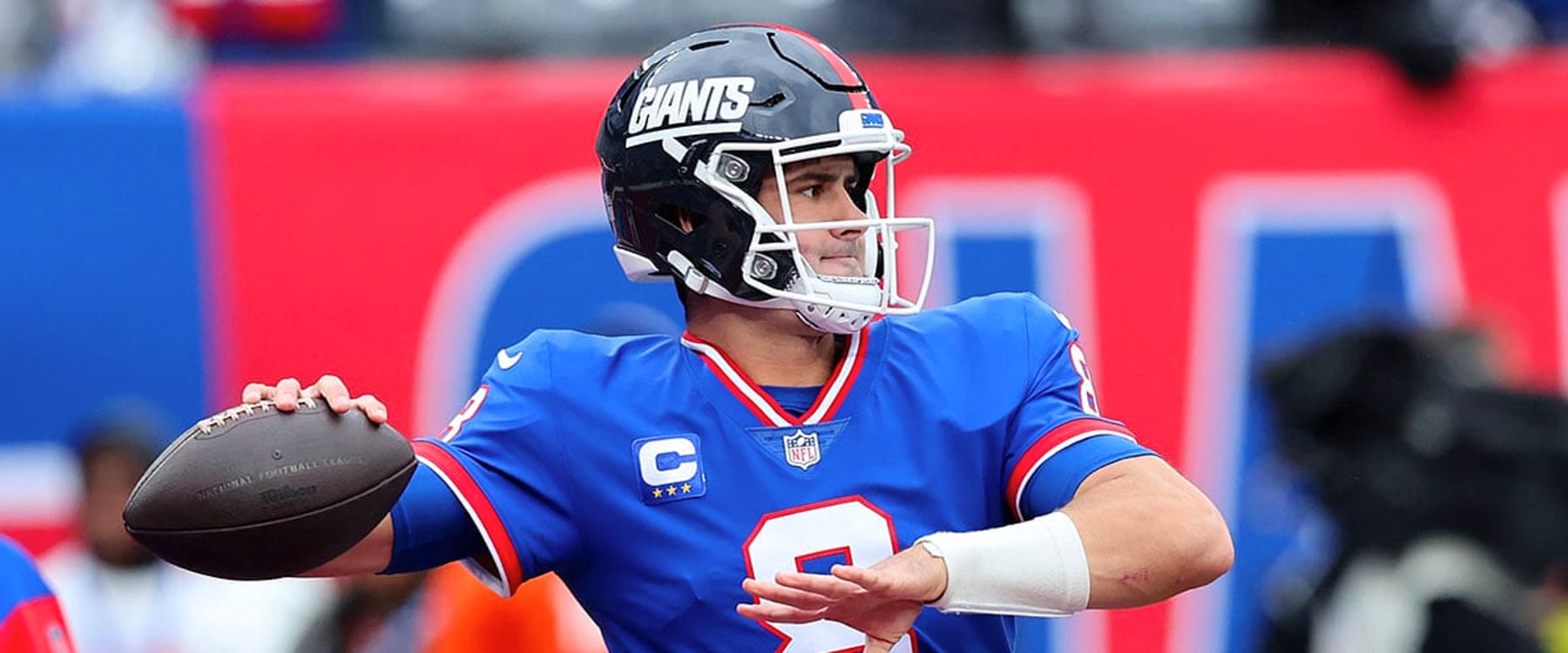 Need a QB? Derek Carr or Daniel Jones:  A Simple Guide to Choosing the Right One!