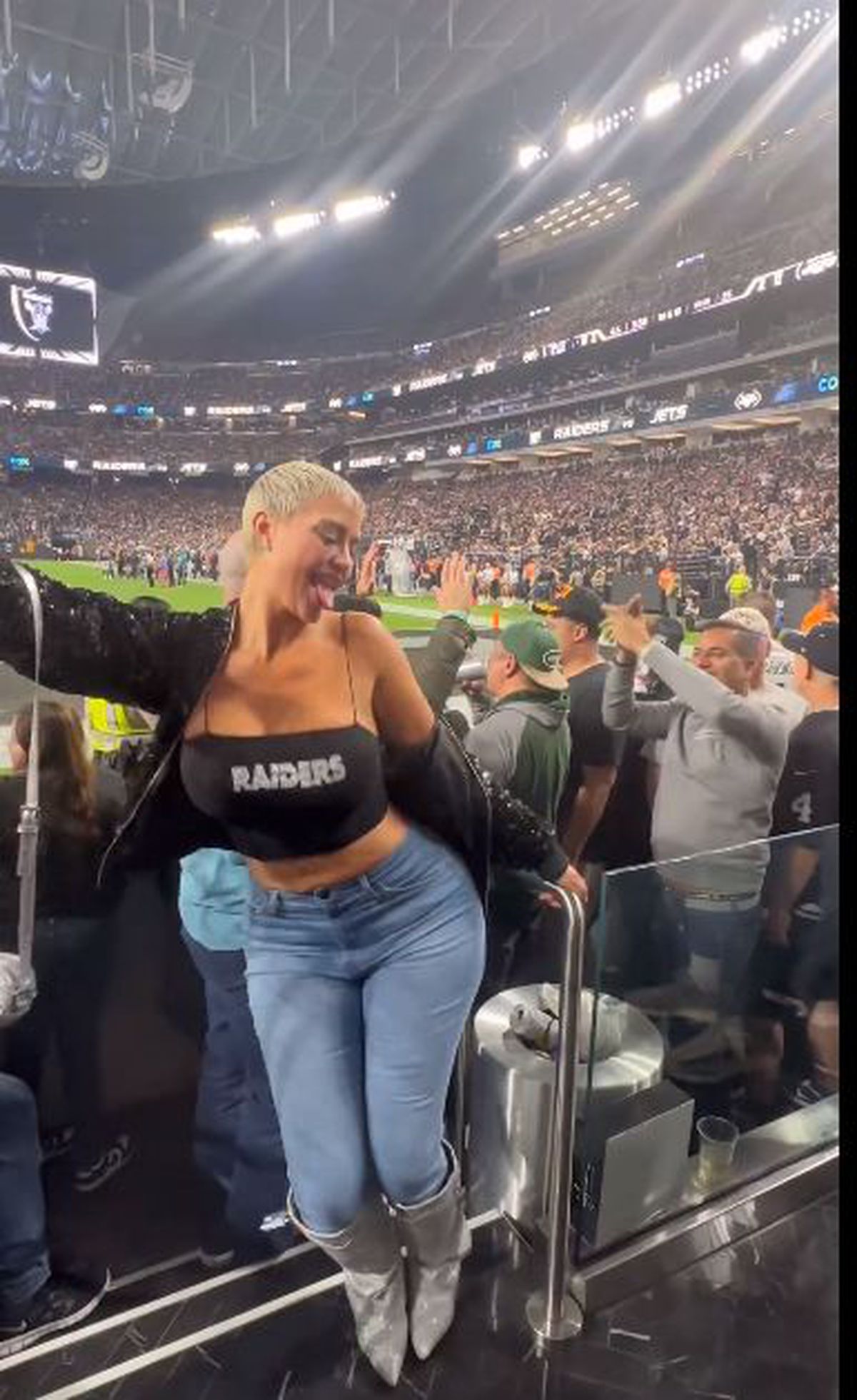 Danii Banks Raiders Stadium: See the Viral Photos Everyones Talking About!