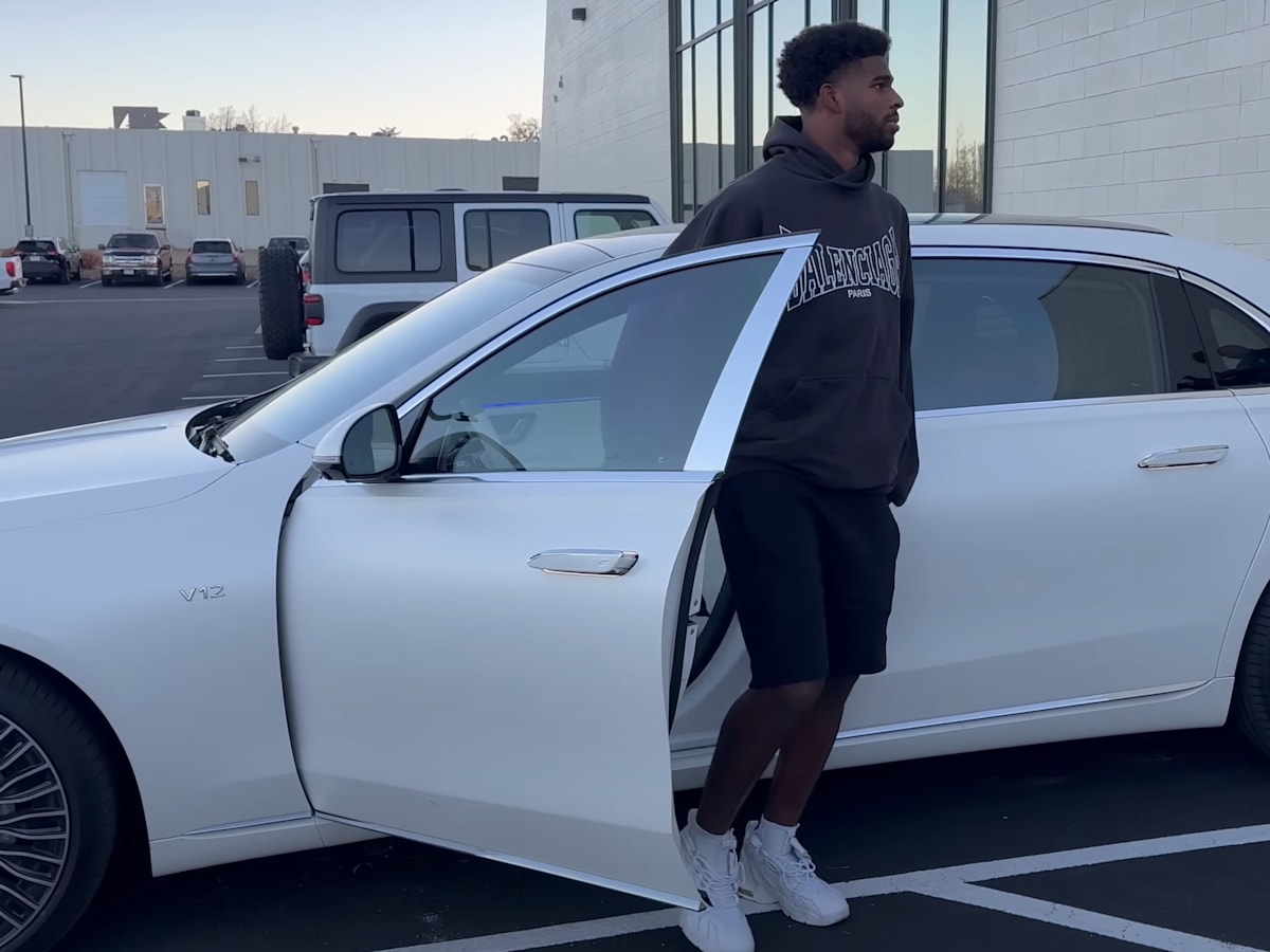 Shedeur Sanders Maybach: See the QBs Luxury Car! (Get the Full Scoop Inside)